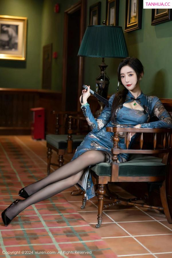 王馨瑶  [XiuRen]高清写真图 2024.04.19 No.8425 王馨瑶yanni 美腿黑丝第24张图片